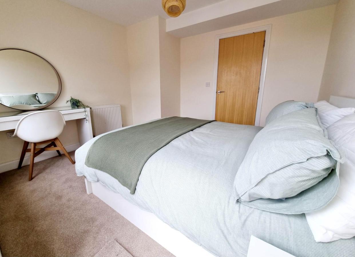 Cityscape Haven: 1 Bedroom Apartment With Terrace And City View Bournemouth Exterior foto