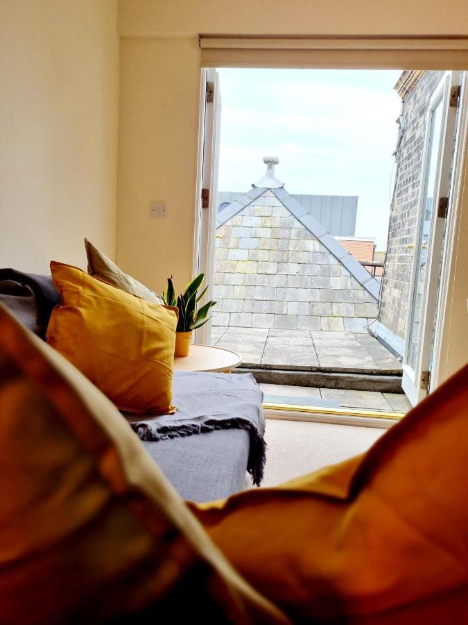 Cityscape Haven: 1 Bedroom Apartment With Terrace And City View Bournemouth Exterior foto