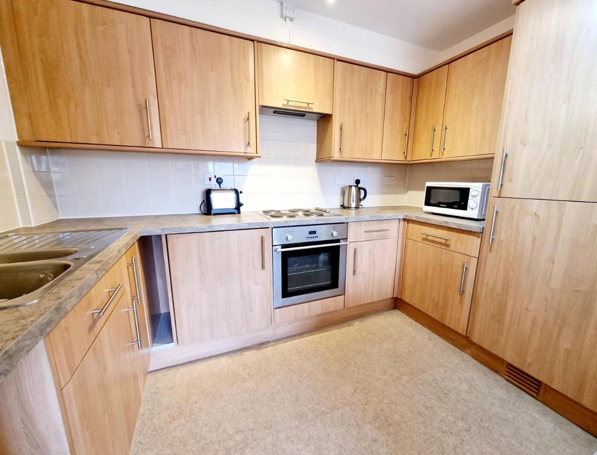 Cityscape Haven: 1 Bedroom Apartment With Terrace And City View Bournemouth Exterior foto