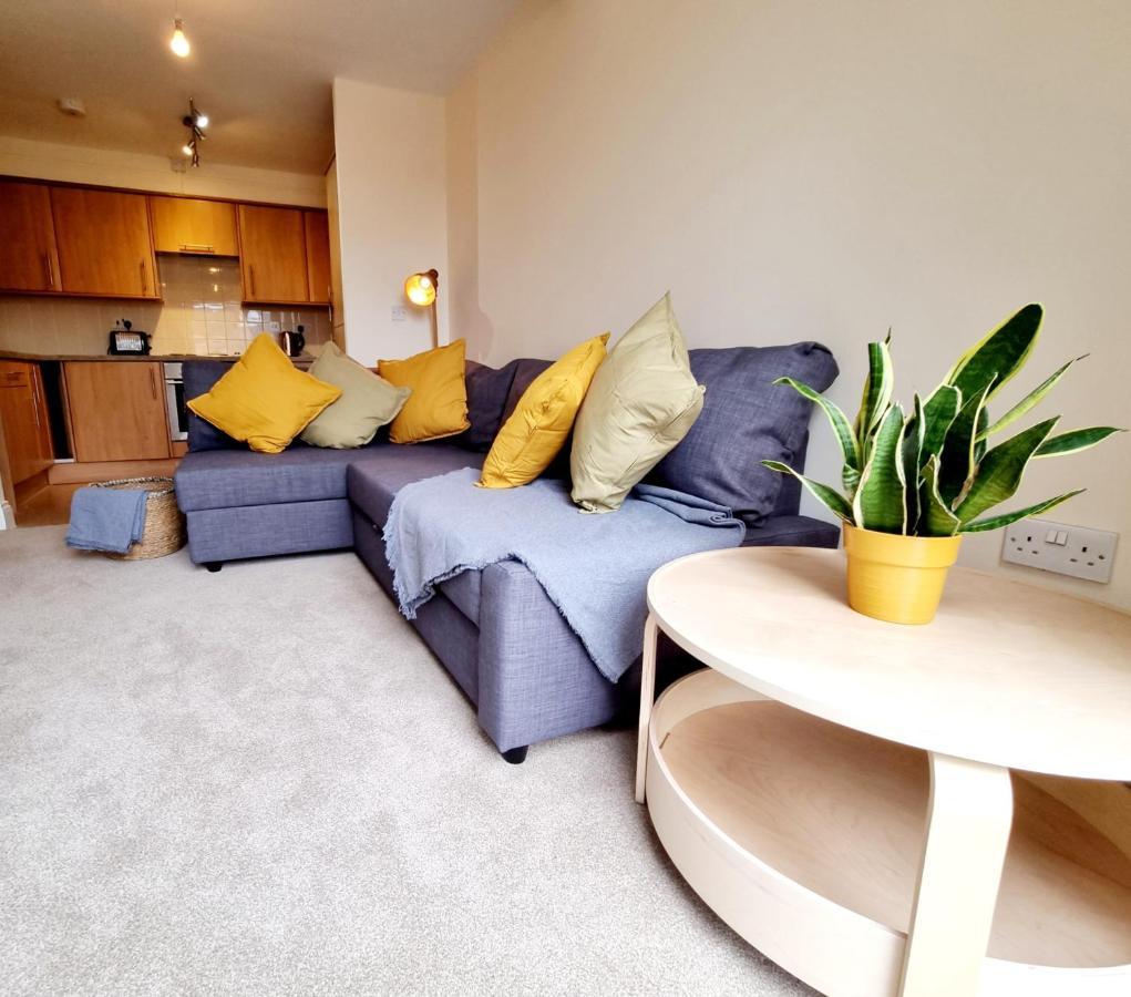 Cityscape Haven: 1 Bedroom Apartment With Terrace And City View Bournemouth Exterior foto
