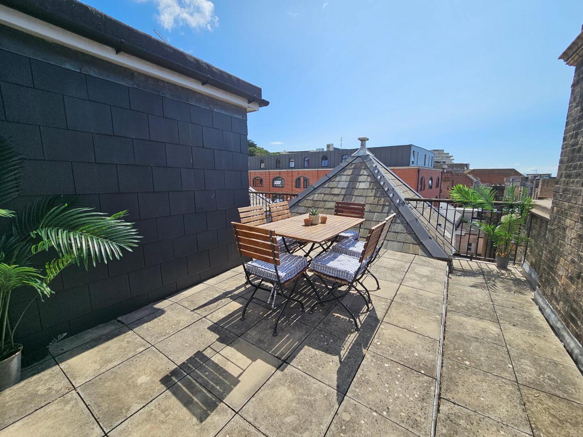 Cityscape Haven: 1 Bedroom Apartment With Terrace And City View Bournemouth Exterior foto