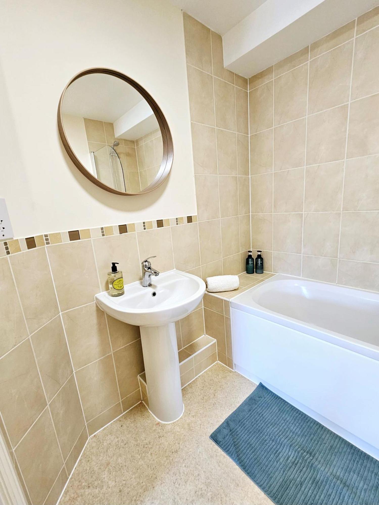 Cityscape Haven: 1 Bedroom Apartment With Terrace And City View Bournemouth Exterior foto
